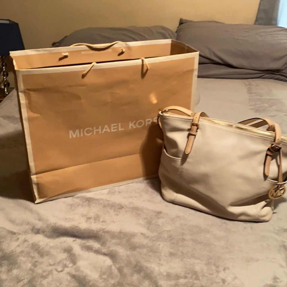 Micheal Kors white handbag